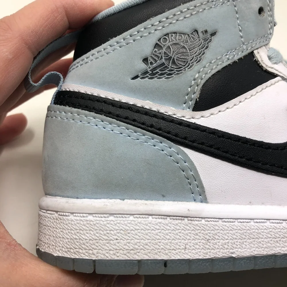 Jordan 1 Mid SE Sneakers Ice Blue (2023) (PS) Big Kids 1.5 Suede High Top